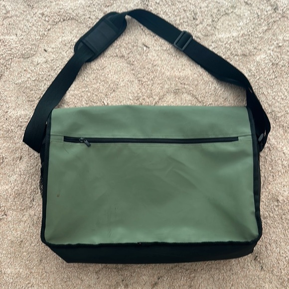 Hugo Boss Olive Green & Black Messenger Bag Laptop Crossbody Satchel - Picture 5 of 7